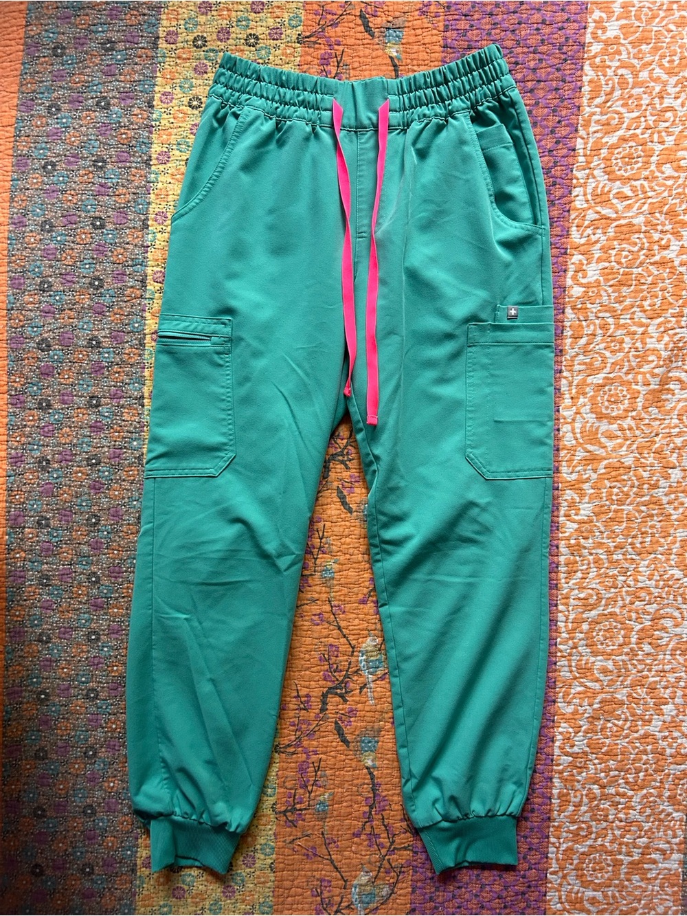 FIGS Women's Surgical Green Uman Joggers. - Picture 2 of 2